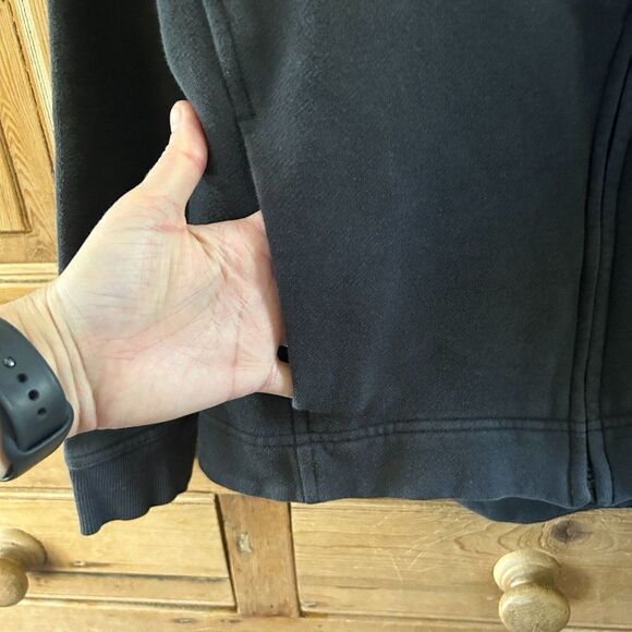 Lululemon 6 (?) Black Full Zip Sweater Sweatershirt Pockets - Slight Flaws - Picture 5 of 12